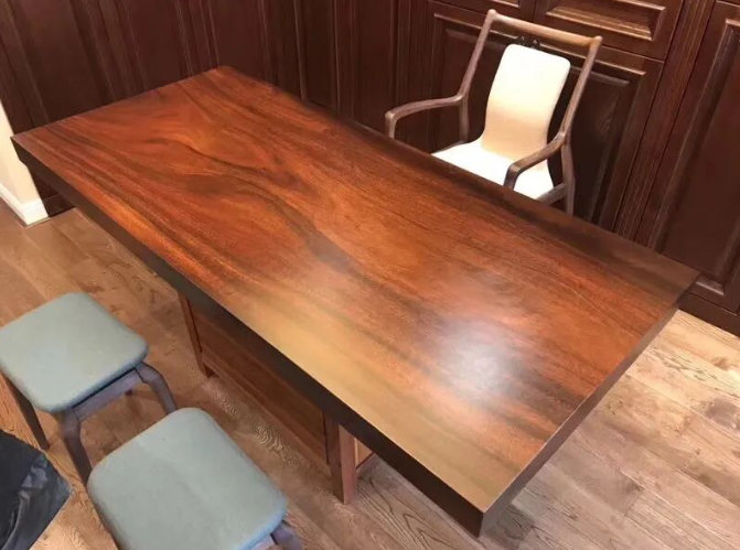 奥坎大板桌开裂能买不，开裂修补后还会开裂么？